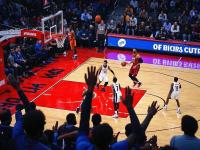 乐鱼体育app-步行者逆转猛龙，马刺连胜终结