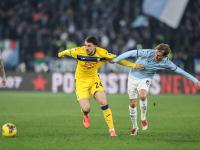 乐鱼体育登录-热血球员在意甲赛场挥汗奋战