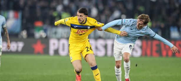 乐鱼体育登录-热血球员在意甲赛场挥汗奋战