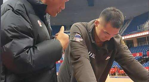 乐鱼体育在线-山东男篮大获全胜，势如破竹连赢难挡