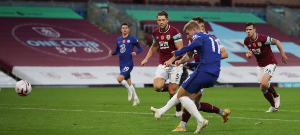 包含斯旺西城取得大胜，斯旺西城球迷兴高采烈的词条