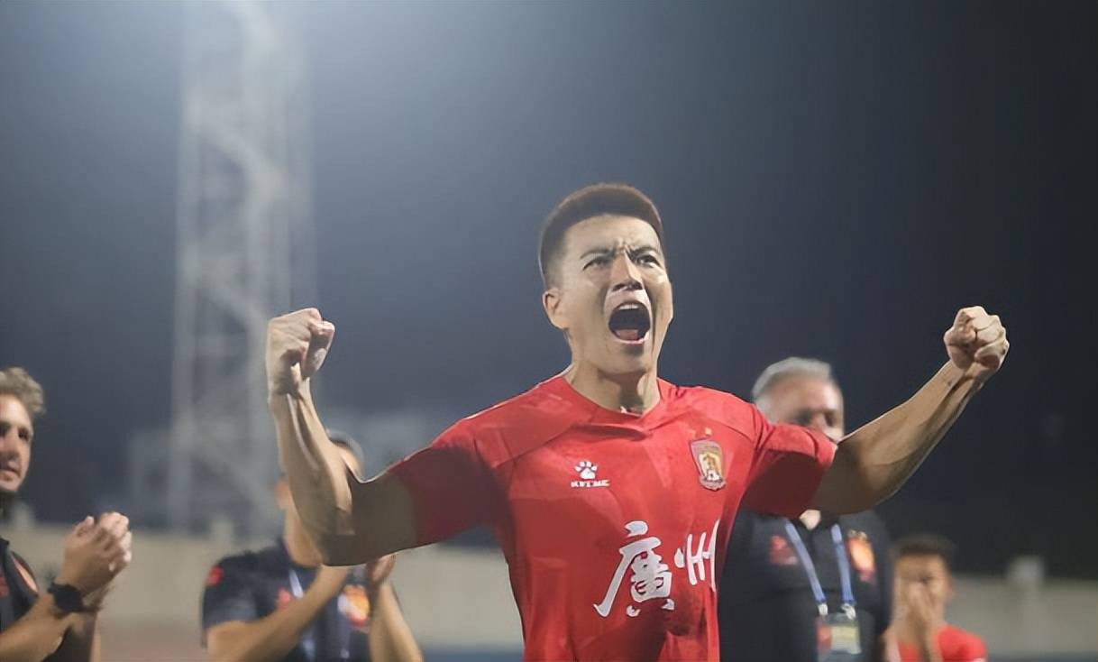 上海申花遗憾失利，中超冠军吹雪片刻的简单介绍