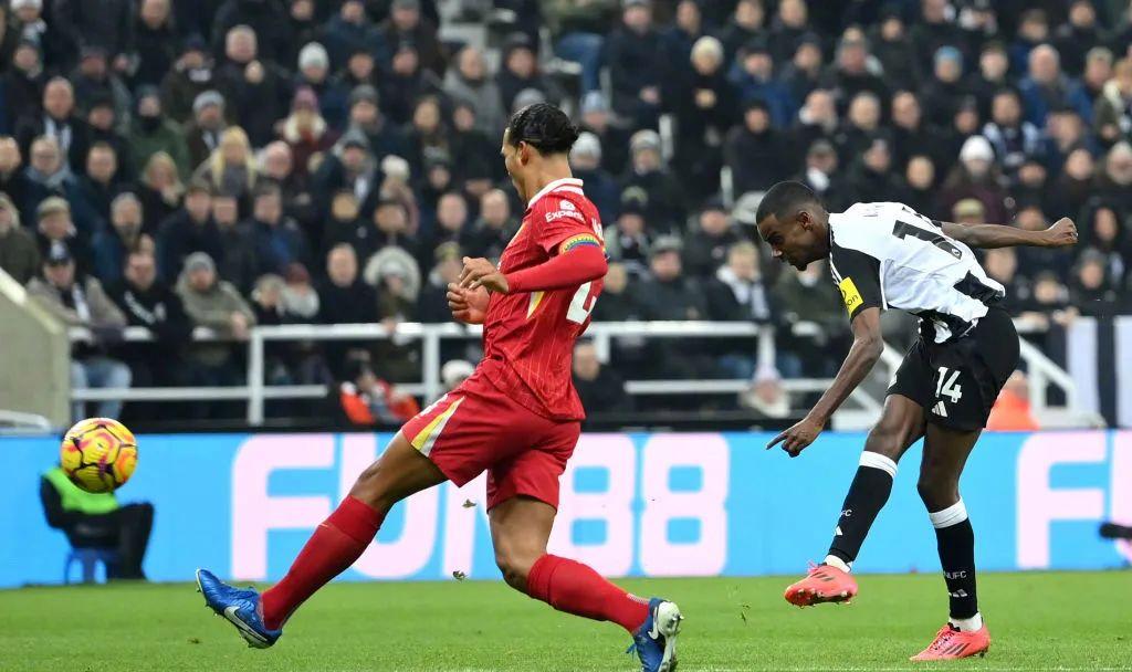 关于利物浦防线再遭重创，主力后卫恐缺席的信息