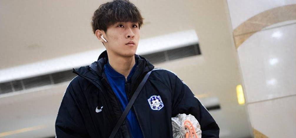 包含凭借实力，国家队稳操胜券，跻身前列的词条