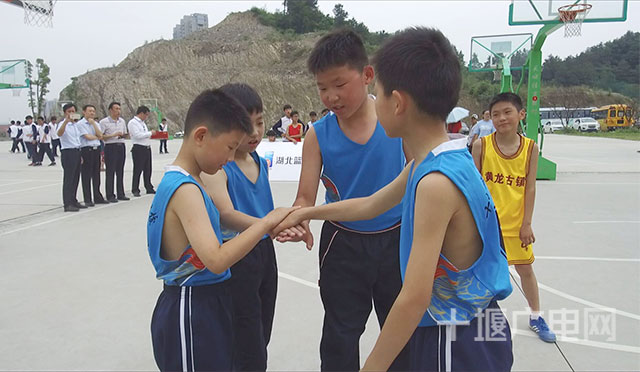 南亚球队在激烈比拼中以微弱优势获胜的简单介绍