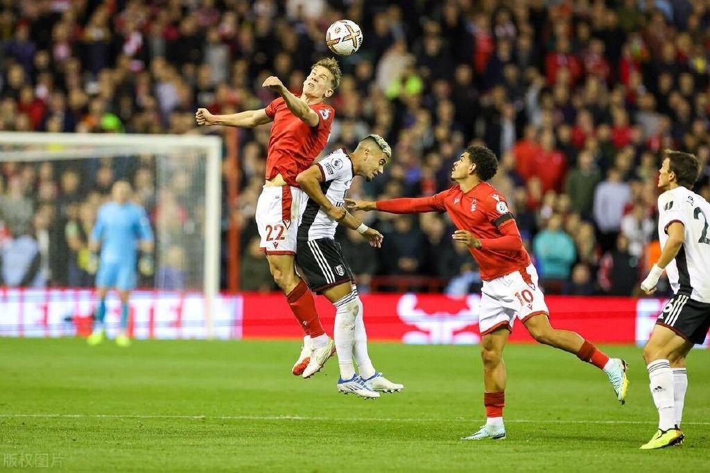 西汉姆联全取三分，主场战胜对手，保级压力减轻的简单介绍