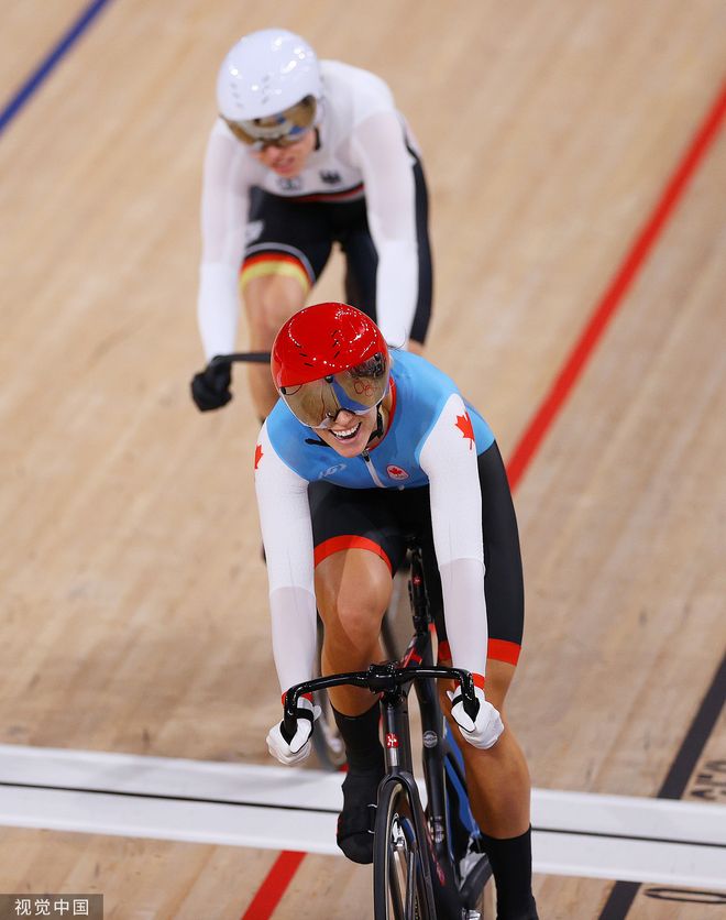 加拿大女子自行车选手夺冠，实力超群