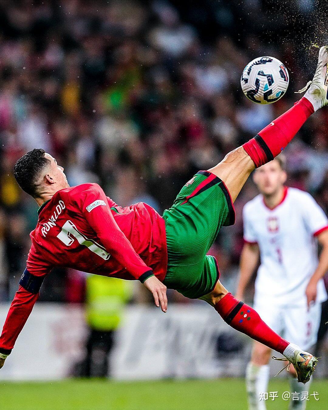 足球赛场上的风云变幻令人目不暇接