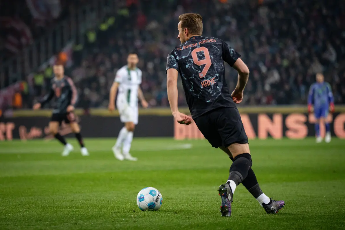 包含门兴格拉德巴赫在客场战平了法兰克福的词条