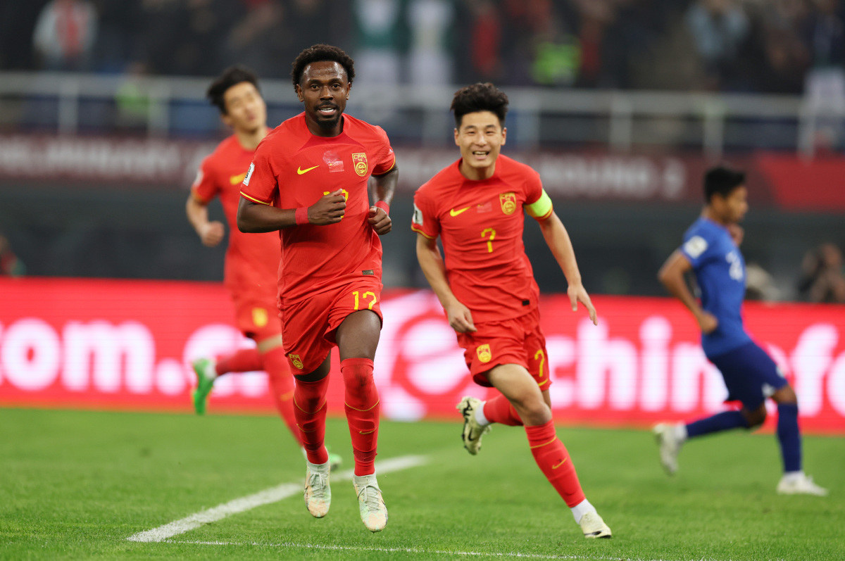 包含新加坡代表队团结协作，勇夺头筹的词条