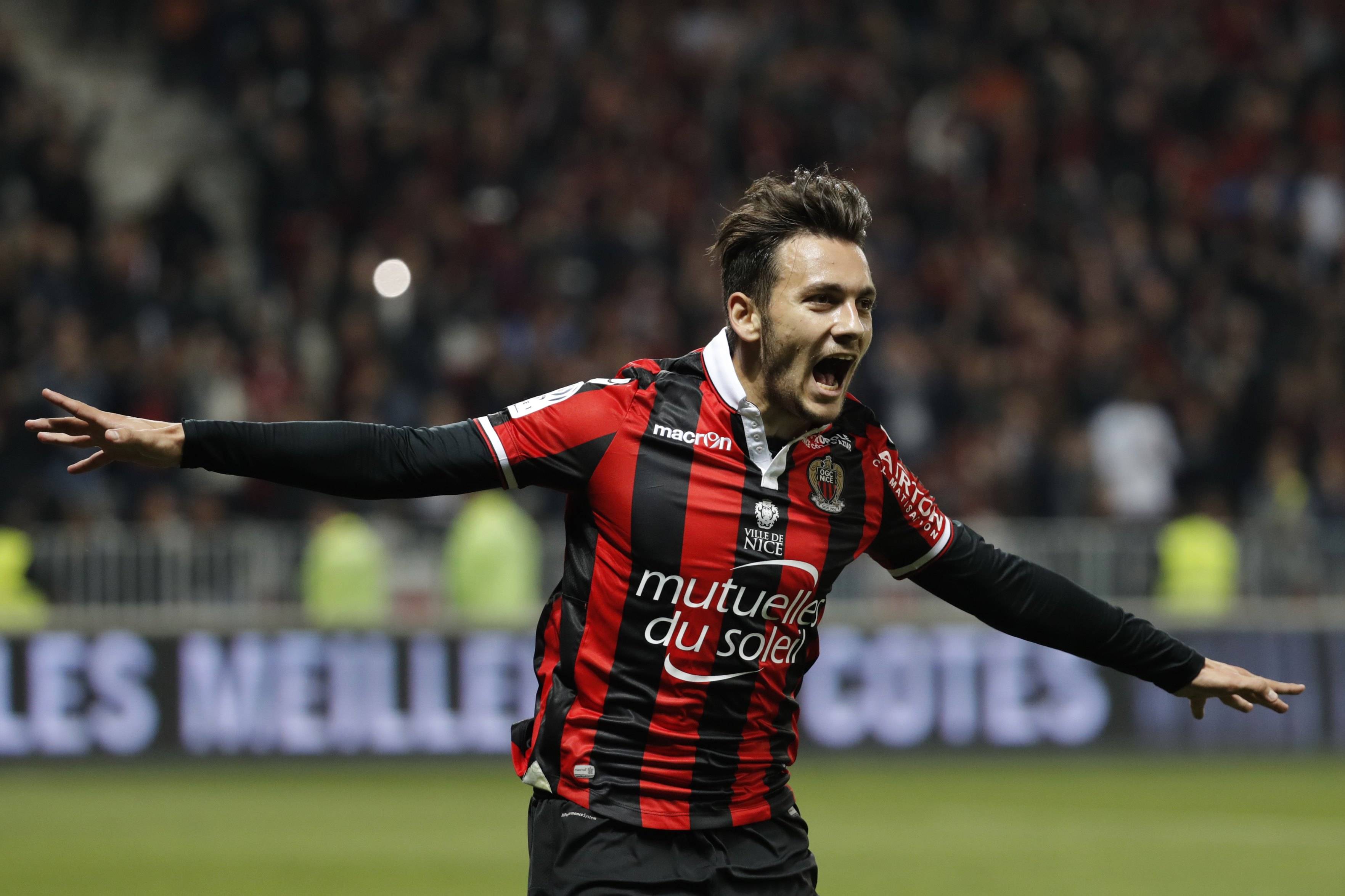 关于圣埃蒂安主场胜巴黎圣日耳曼，冲击法国足球联赛第二的信息