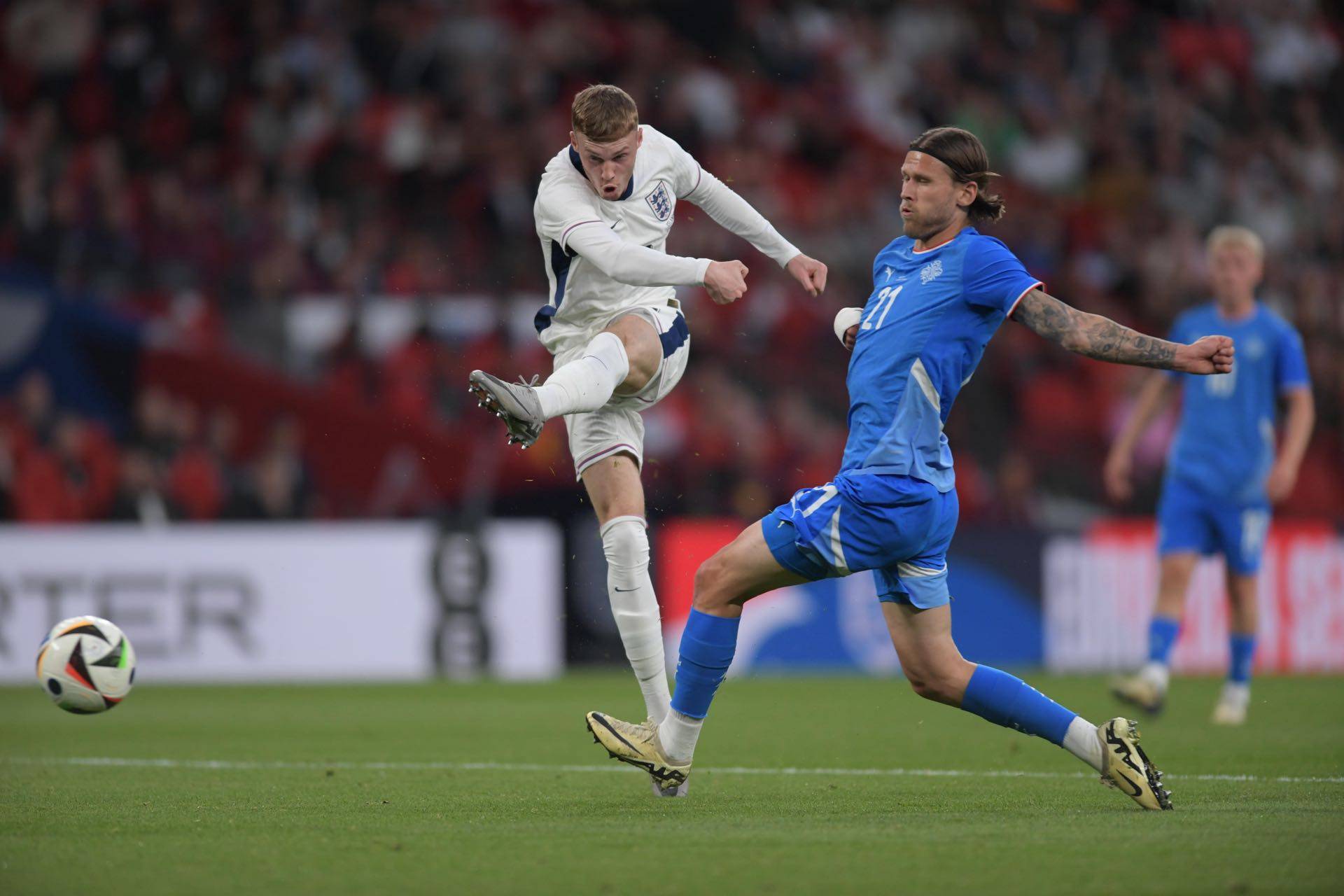 荷兰不敌英格兰，热身赛惨遭逆转惨败