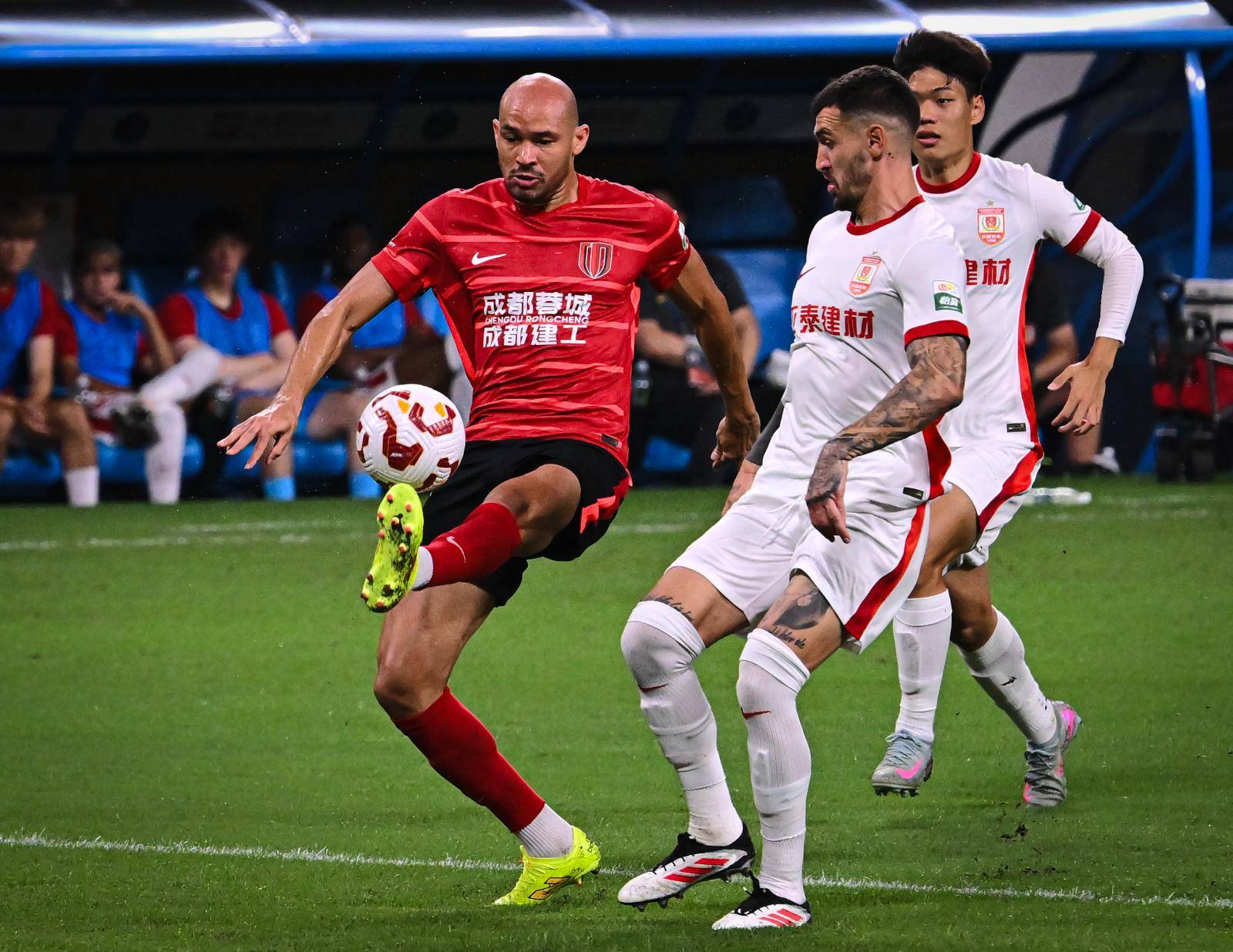 关注中超联赛：球队战术精湛，赛场上风头无两的简单介绍