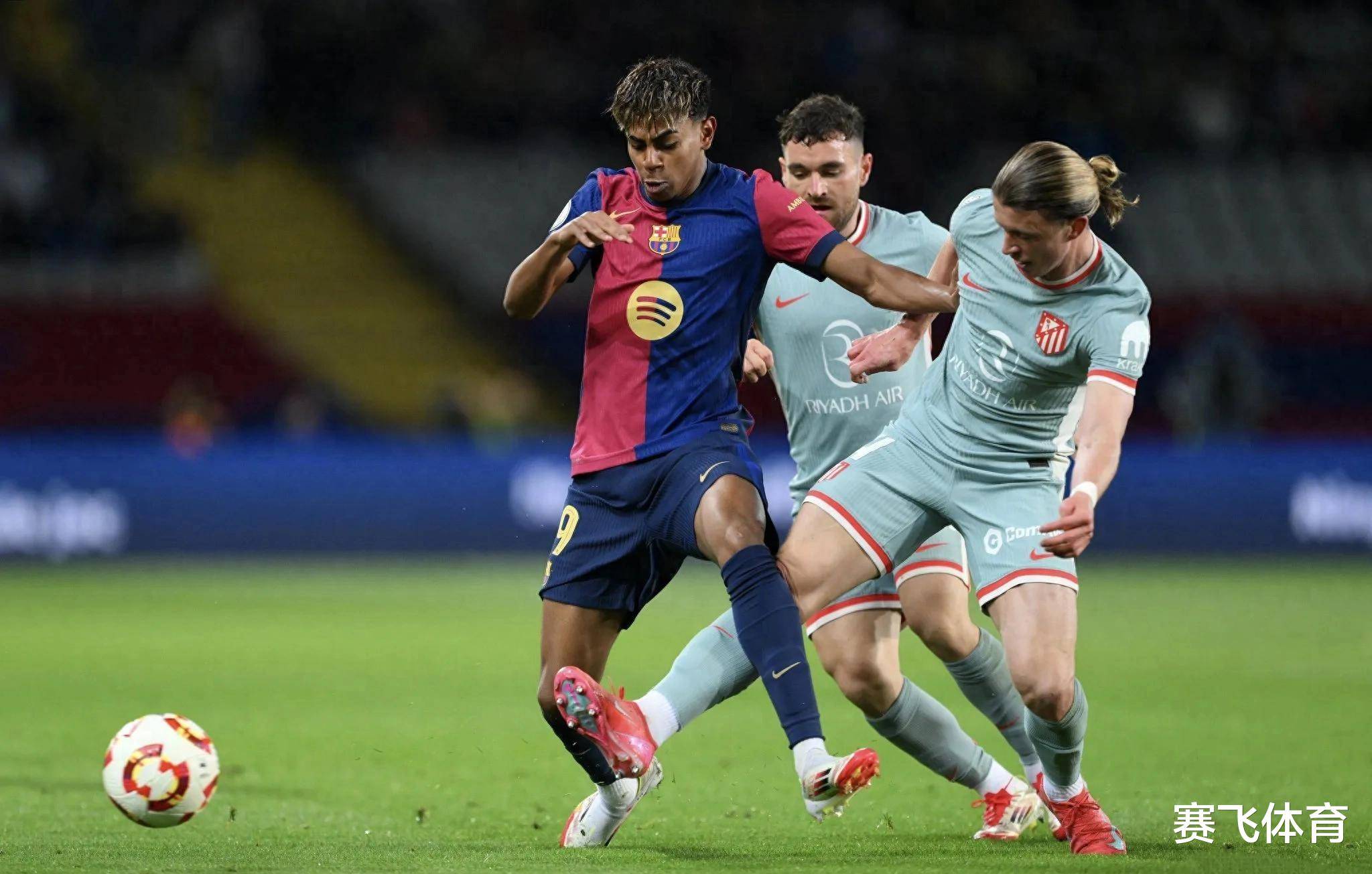 西班牙球场热闹非凡，联赛风云未减的简单介绍