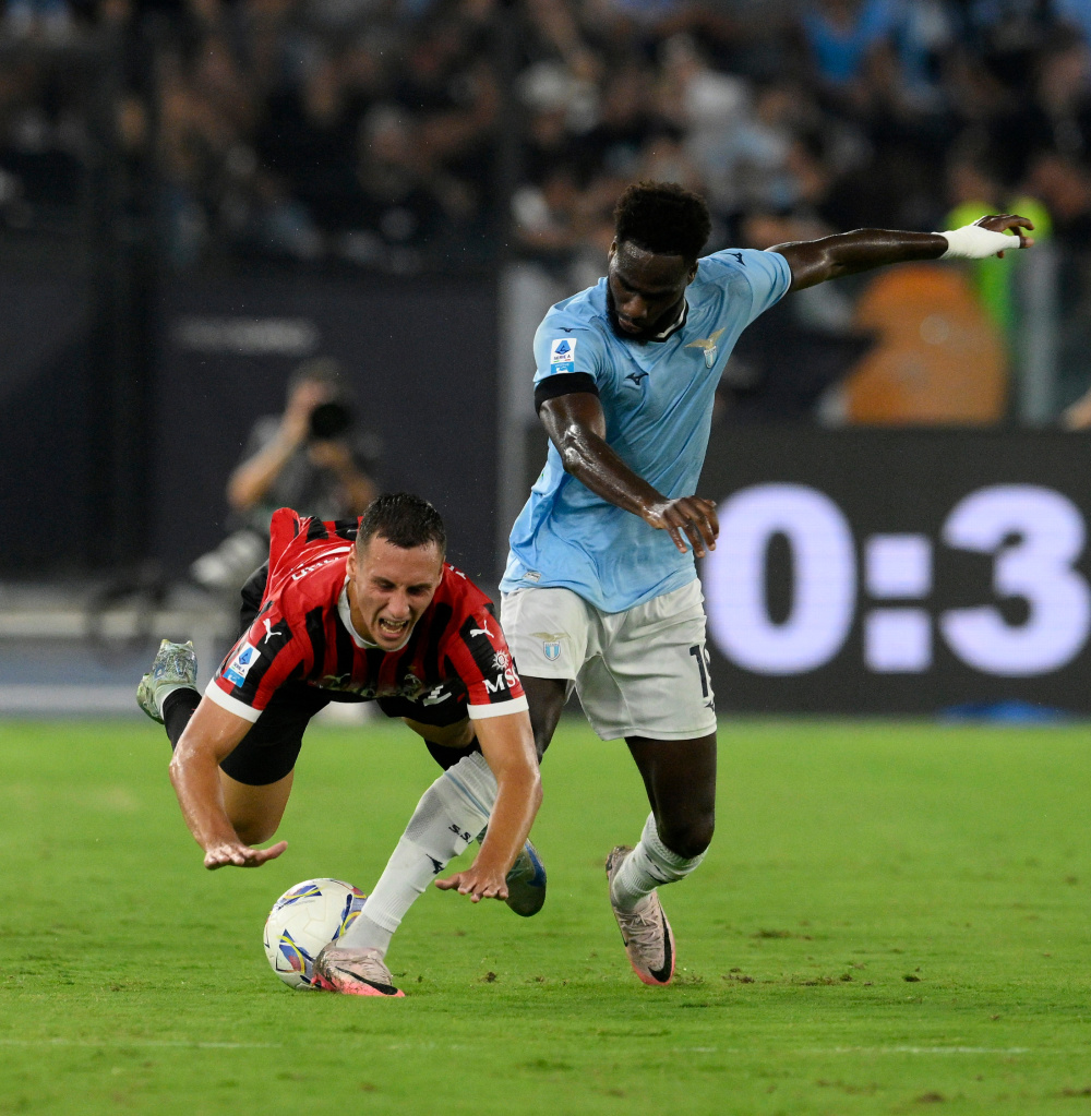 拉齐奥客场击败卡利亚里，享受胜利喜悦