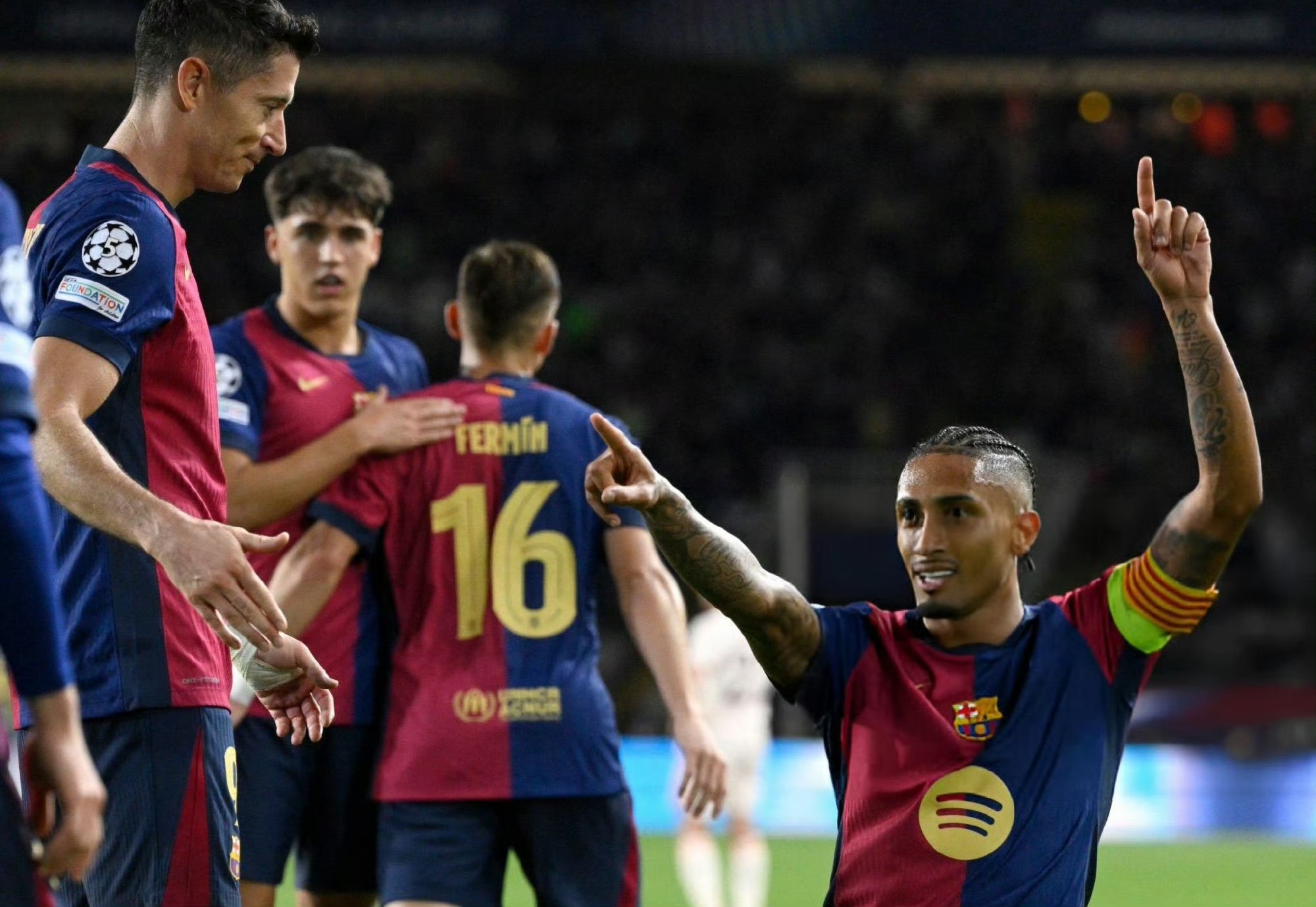 包含巴塞罗那大比分胜出，欧冠前景一片晴朗！的词条